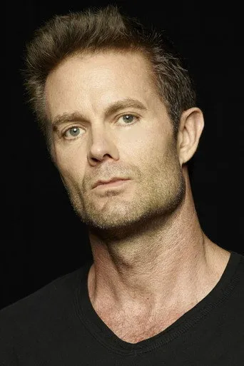 Photograph of Garret Dillahunt