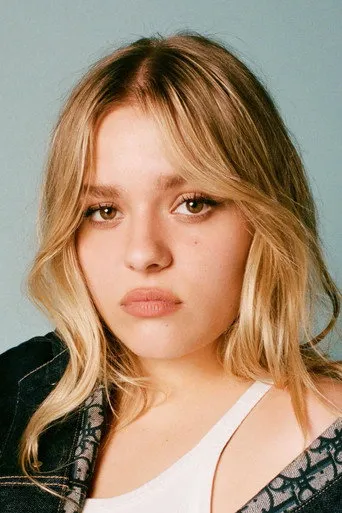 Photograph of Maisy Stella