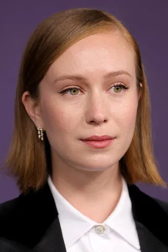 Photograph of Hannah Einbinder