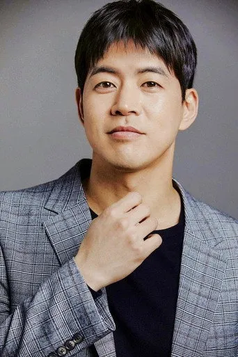 Photograph of Lee Sang-yun