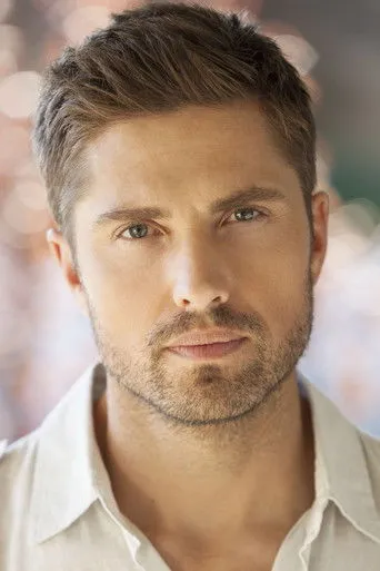 Photograph of Eric Winter